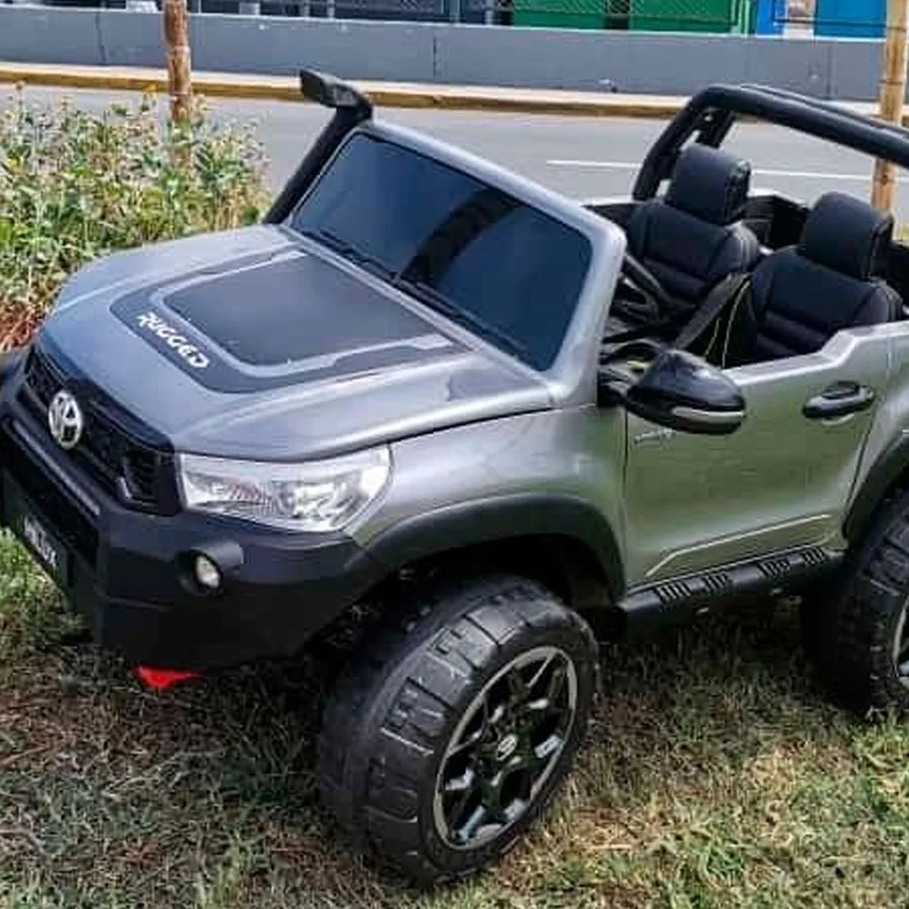 Toyota Hilux Rugged Plomo